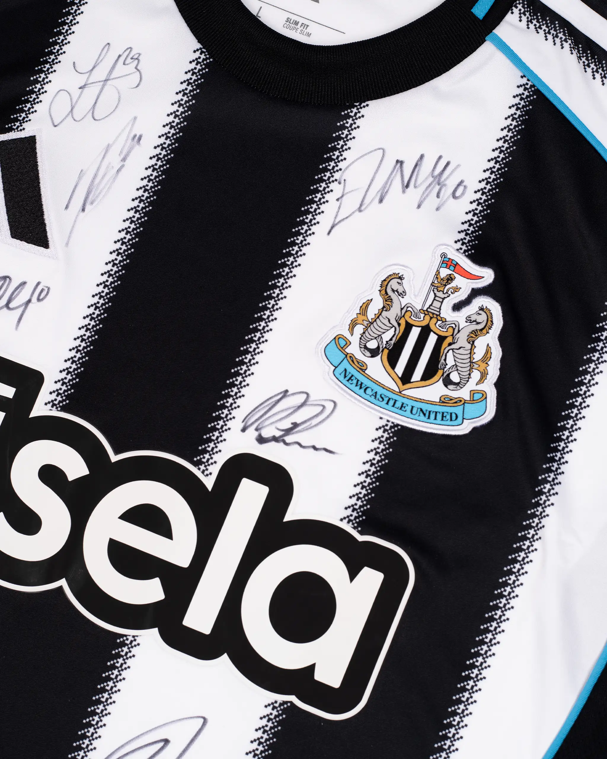 Newcastle United 25/26 Boxed Signed Home Shirt - Full Squad - Image 4