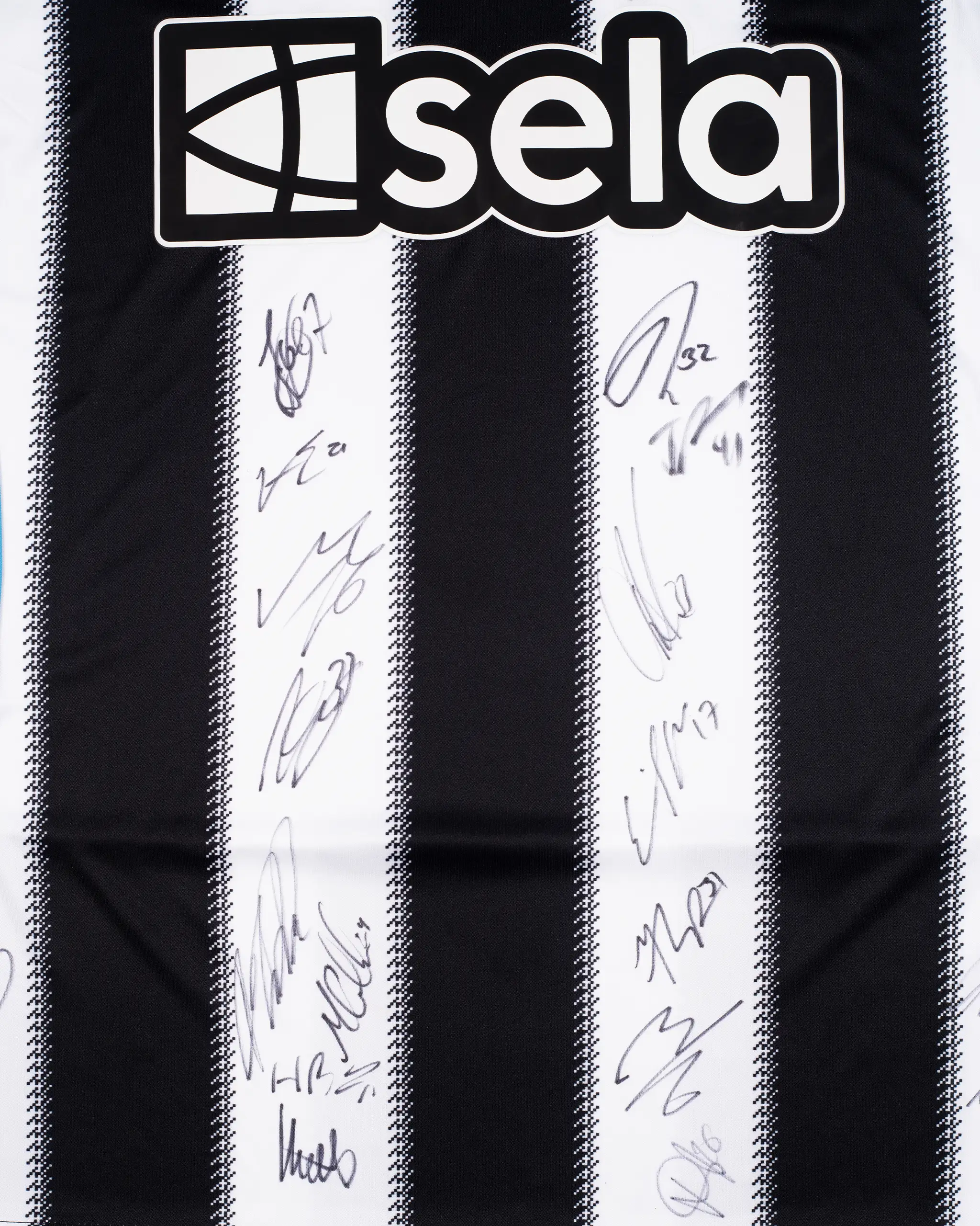 Newcastle United 25/26 Boxed Signed Home Shirt - Full Squad - Image 7