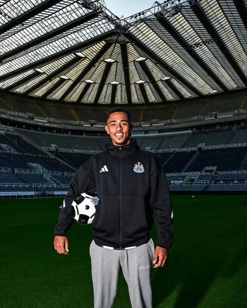 Newcastle United adidas 25/26 Black Anthem Jacket - Image 2