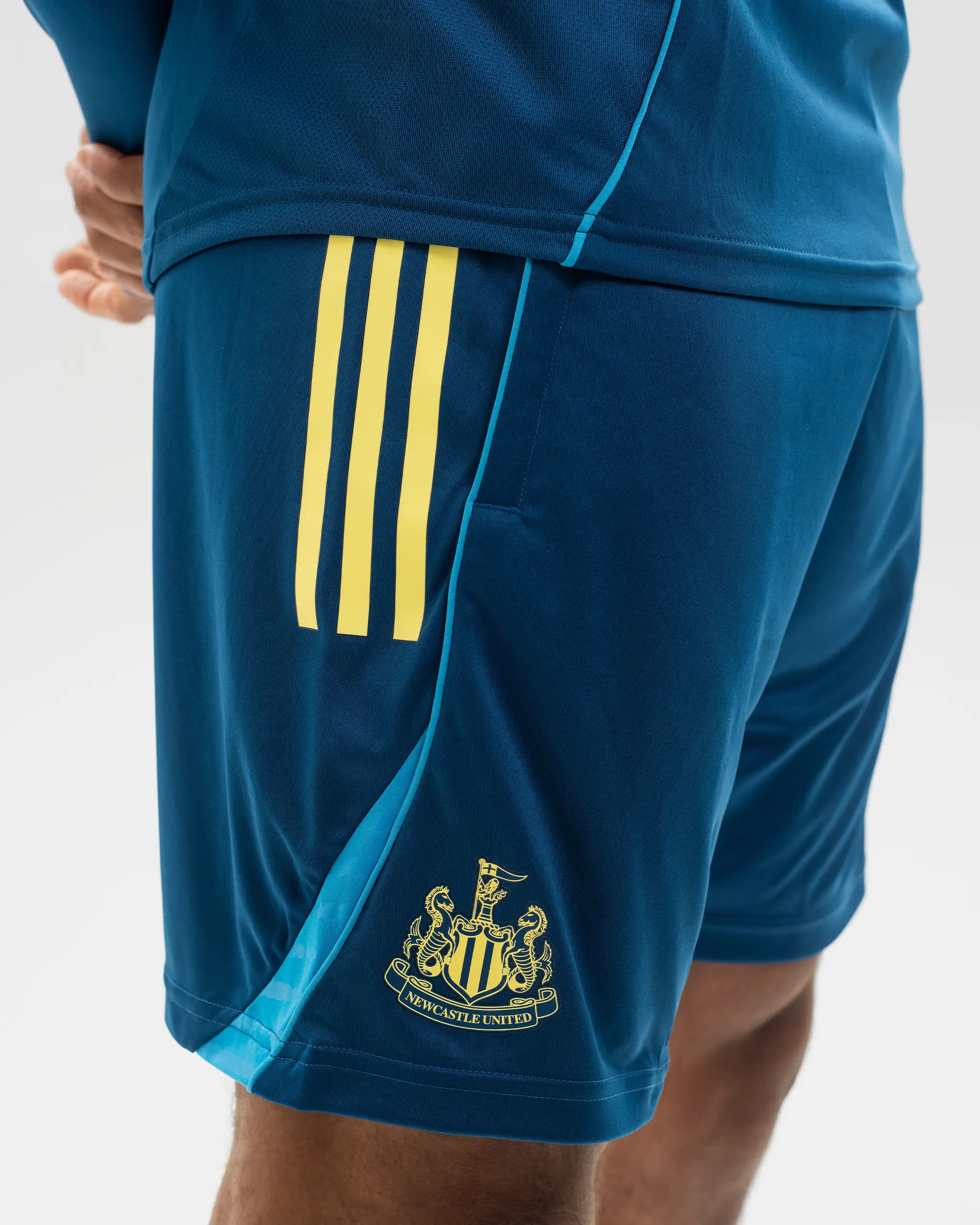 Newcastle United adidas 25/26 Coach's Range Training Shorts - Image 2