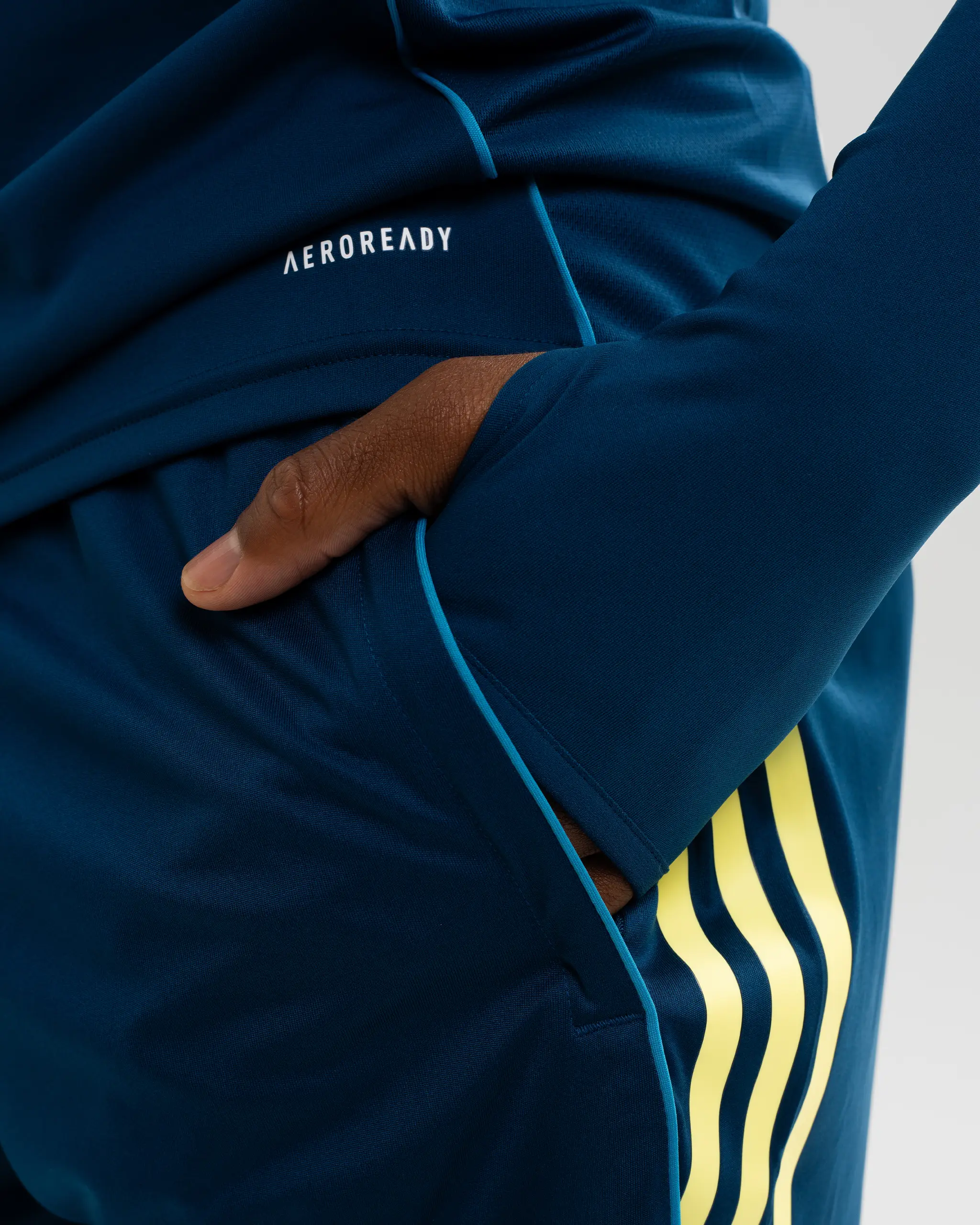 Newcastle United adidas 25/26 Coach's Range Training Shorts - Image 4