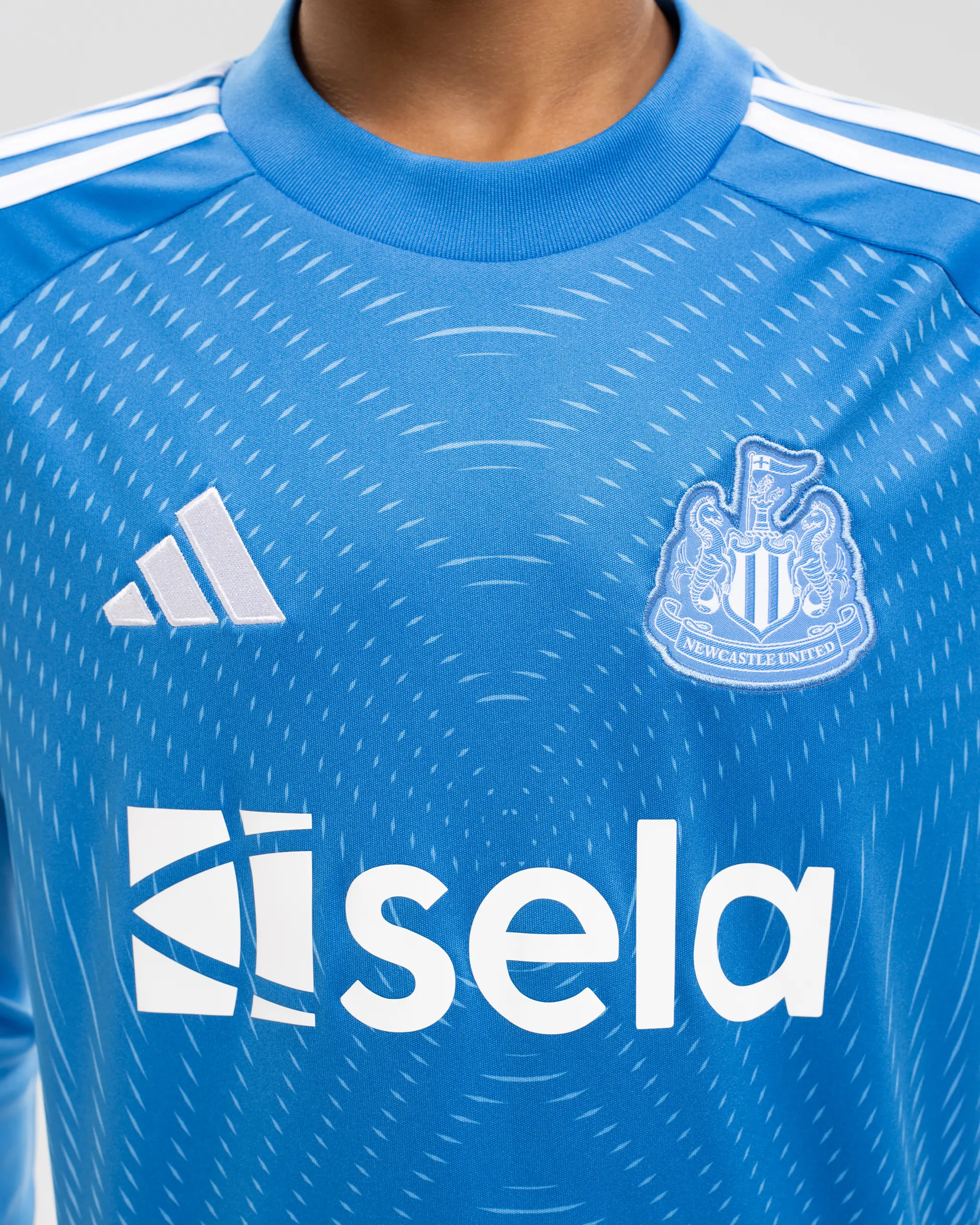 Newcastle United adidas Kids' 25/26 Blue Long Sleeve Goalkeeper Shirt - Image 3