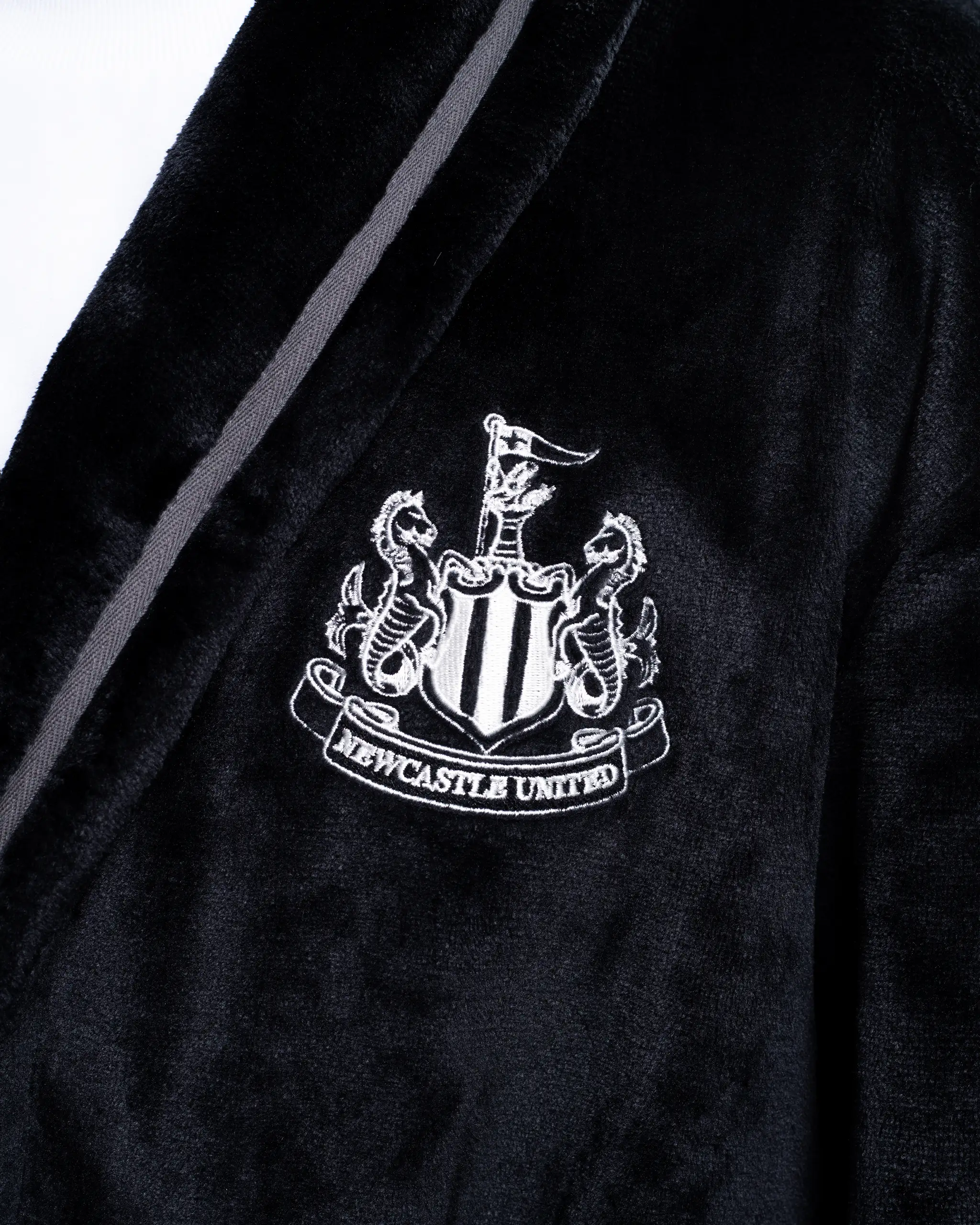 Newcastle United Adult's Dressing Gown - Image 3