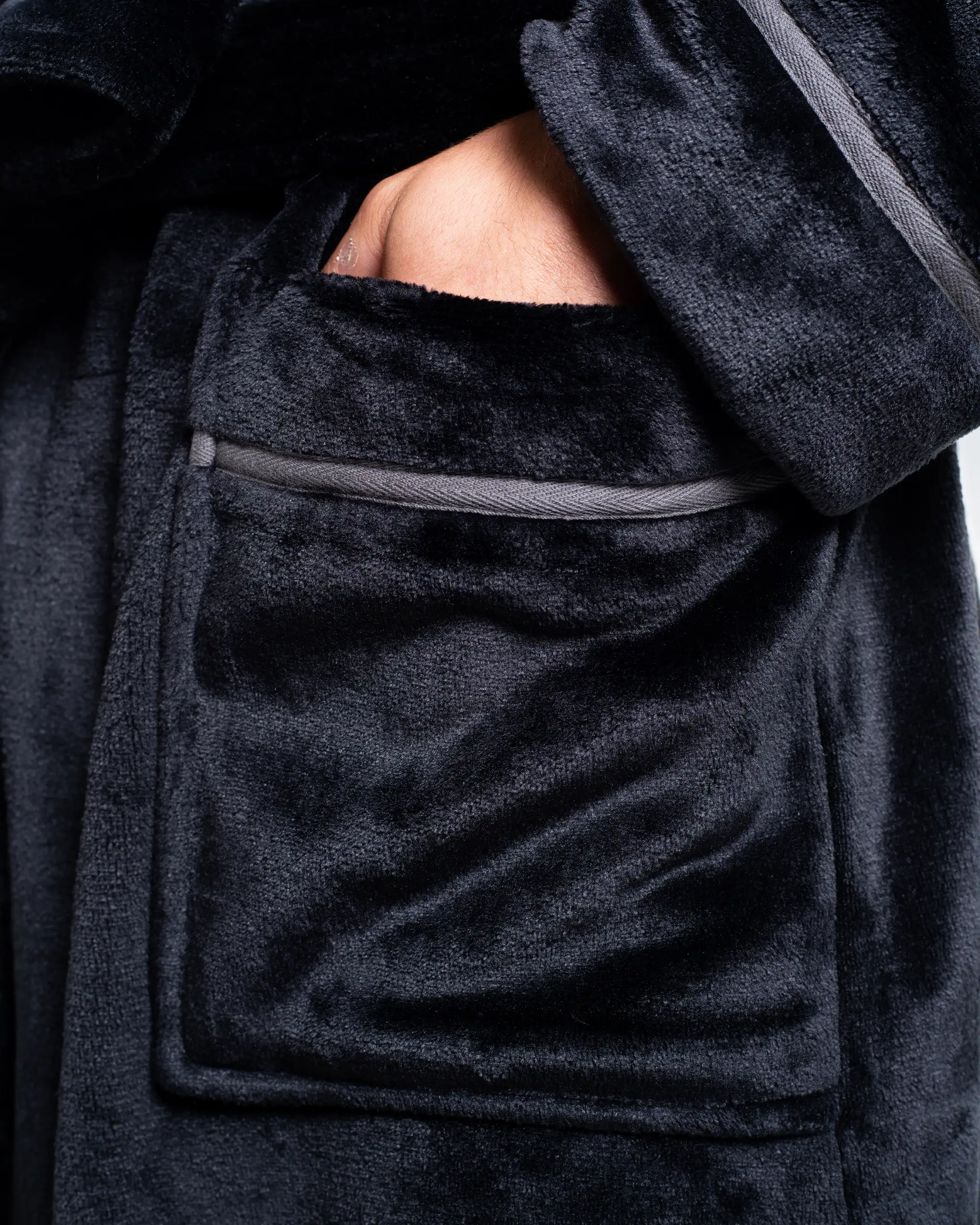 Newcastle United Adult's Dressing Gown - Image 5