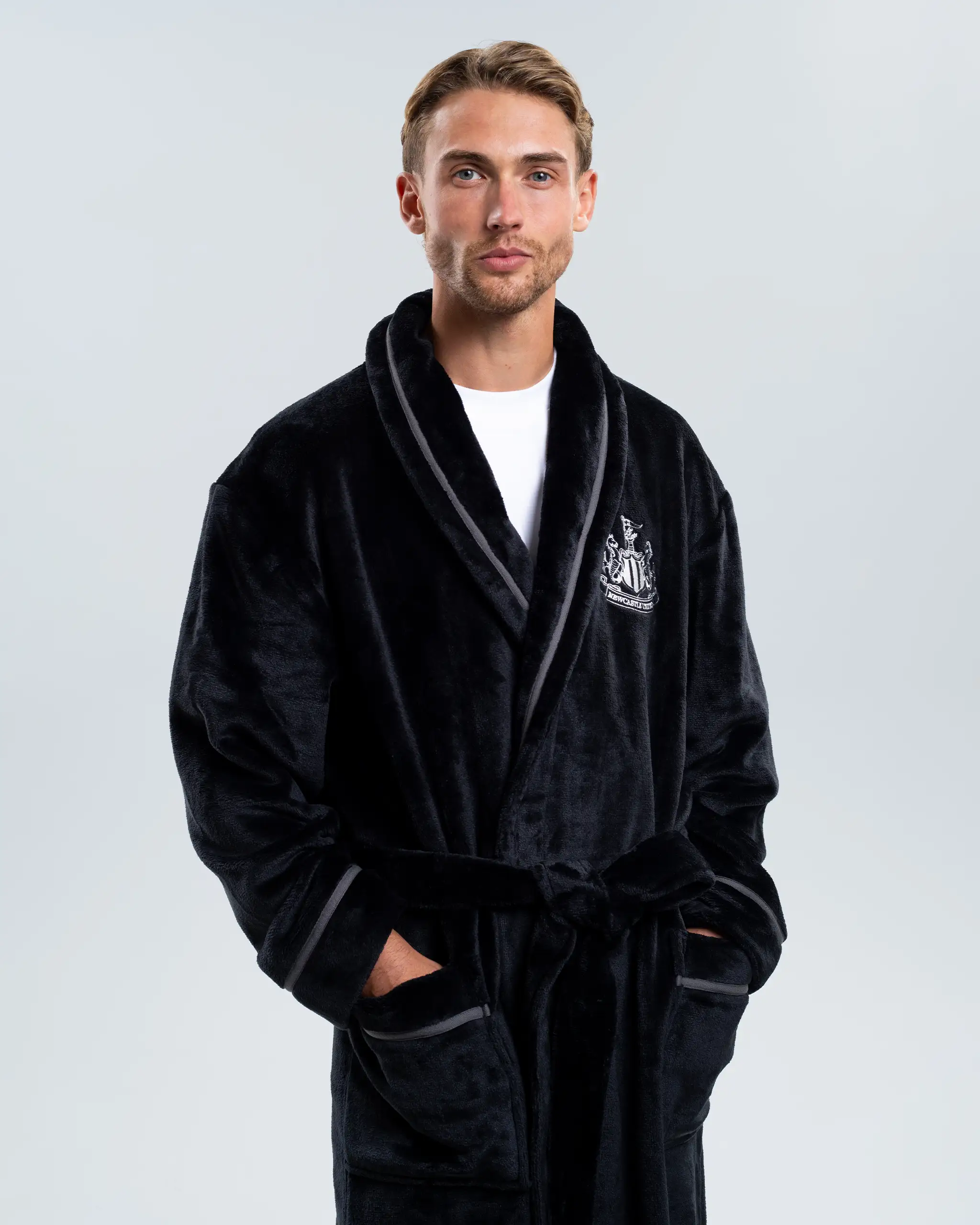 Newcastle United Adult's Dressing Gown - Image 6