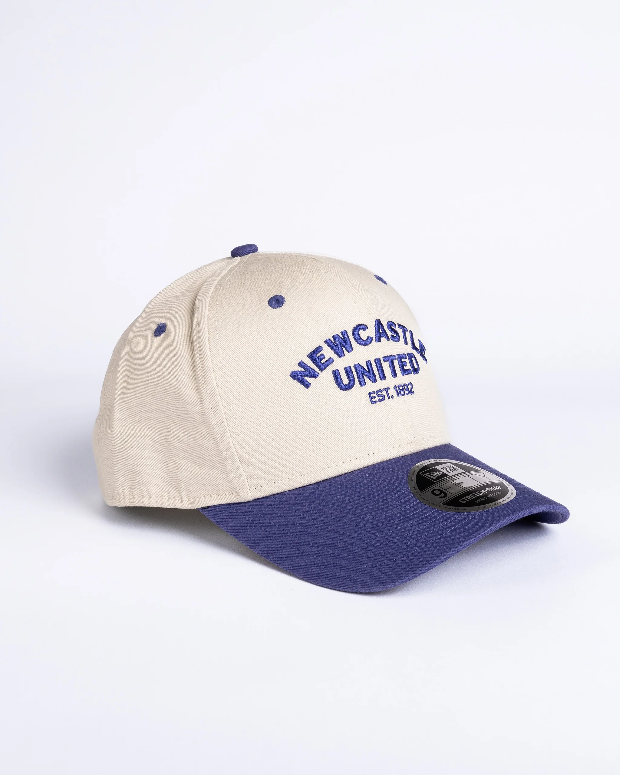 Newcastle United New Era Contrast Visor 9FIFTY Stretch Snap Adjustable Cap - Image 3