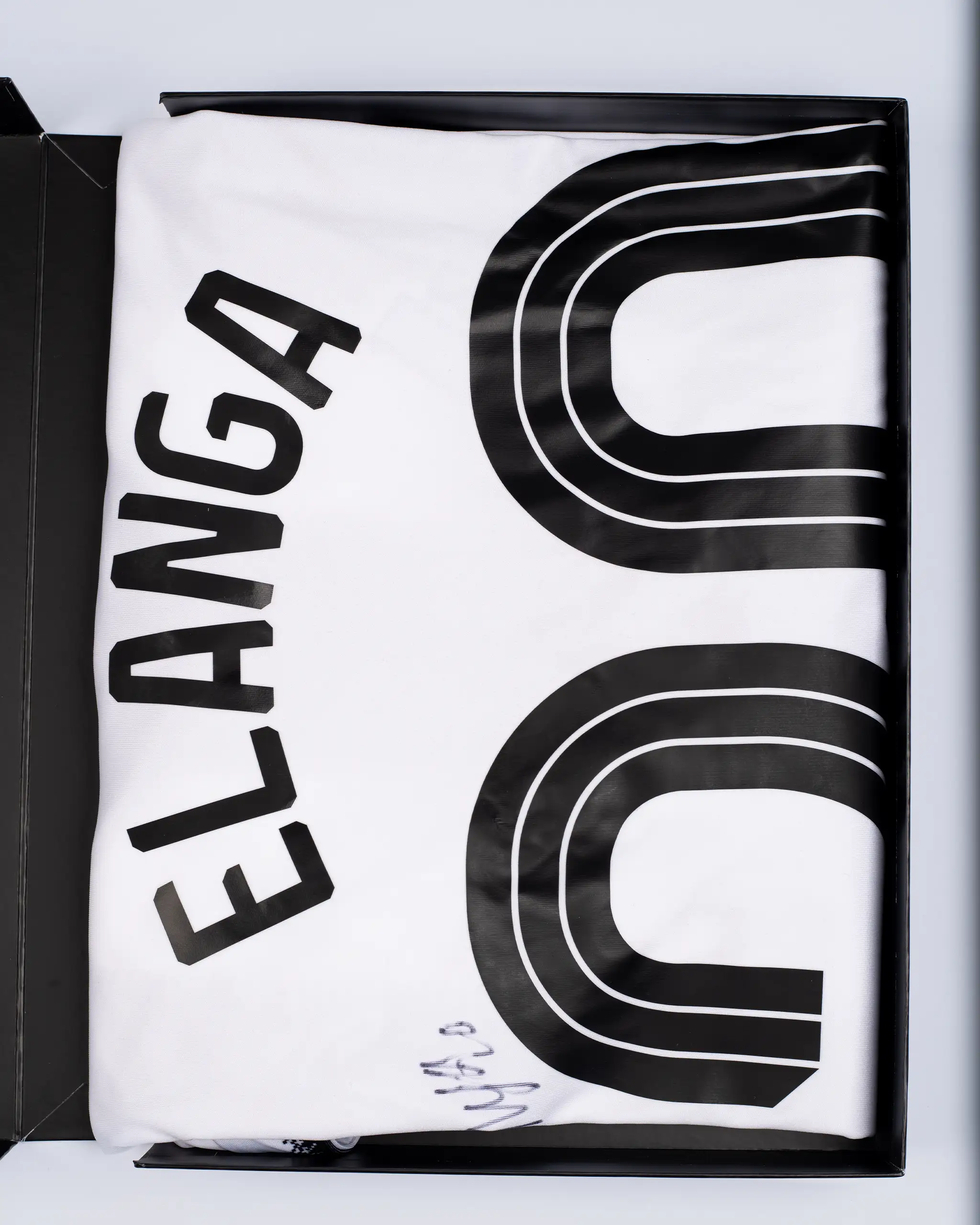 Newcastle United ELANGA 25/26 Boxed Signed Home Shirt - Image 6