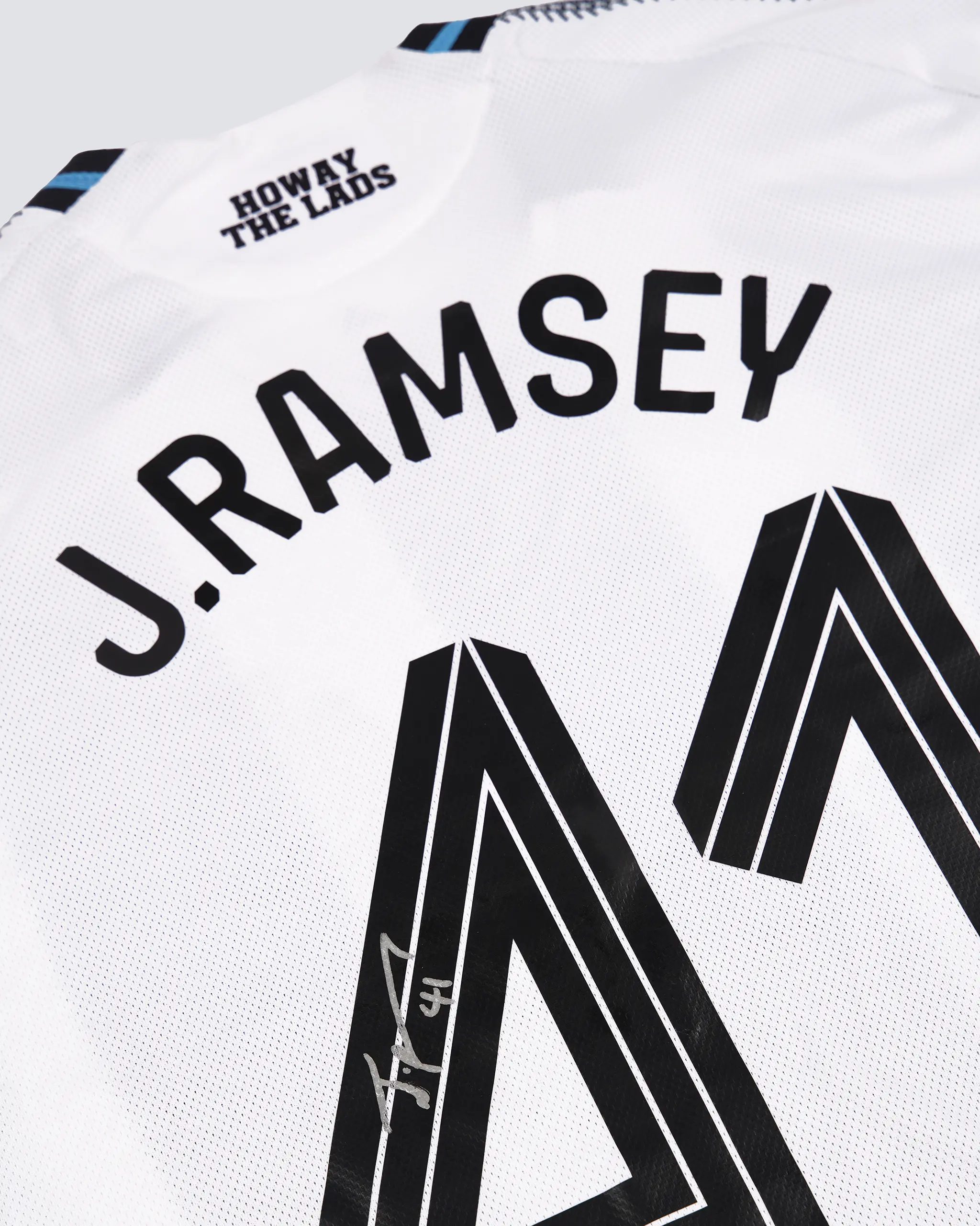Newcastle United J.RAMSEY 25/26 Boxed Signed Home Shirt (Silver Signature) - Image 5