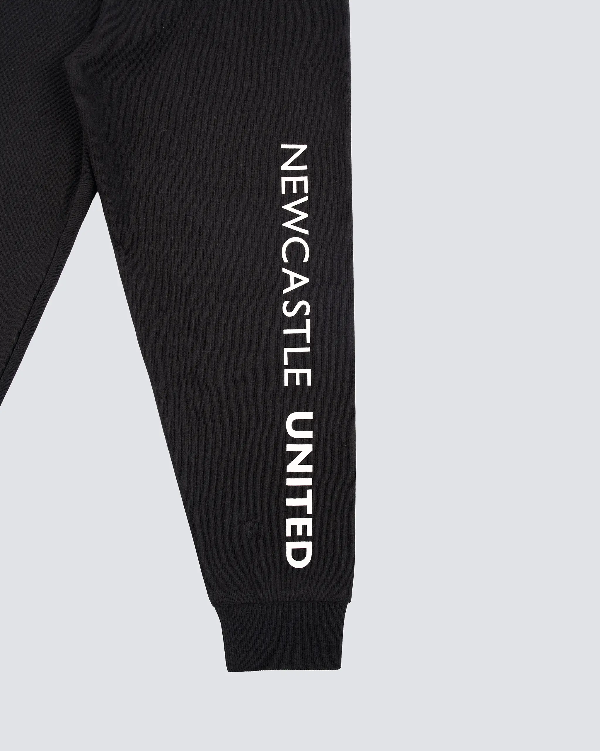 Newcastle United Kids' Black Crest Cuffed Pyjama Set - Image 5