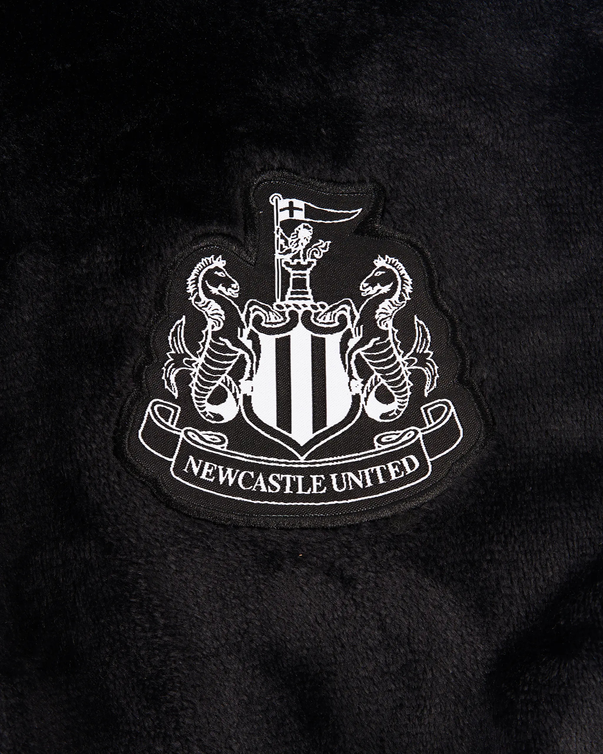 Newcastle United Kids' Black Dressing Gown - Image 3