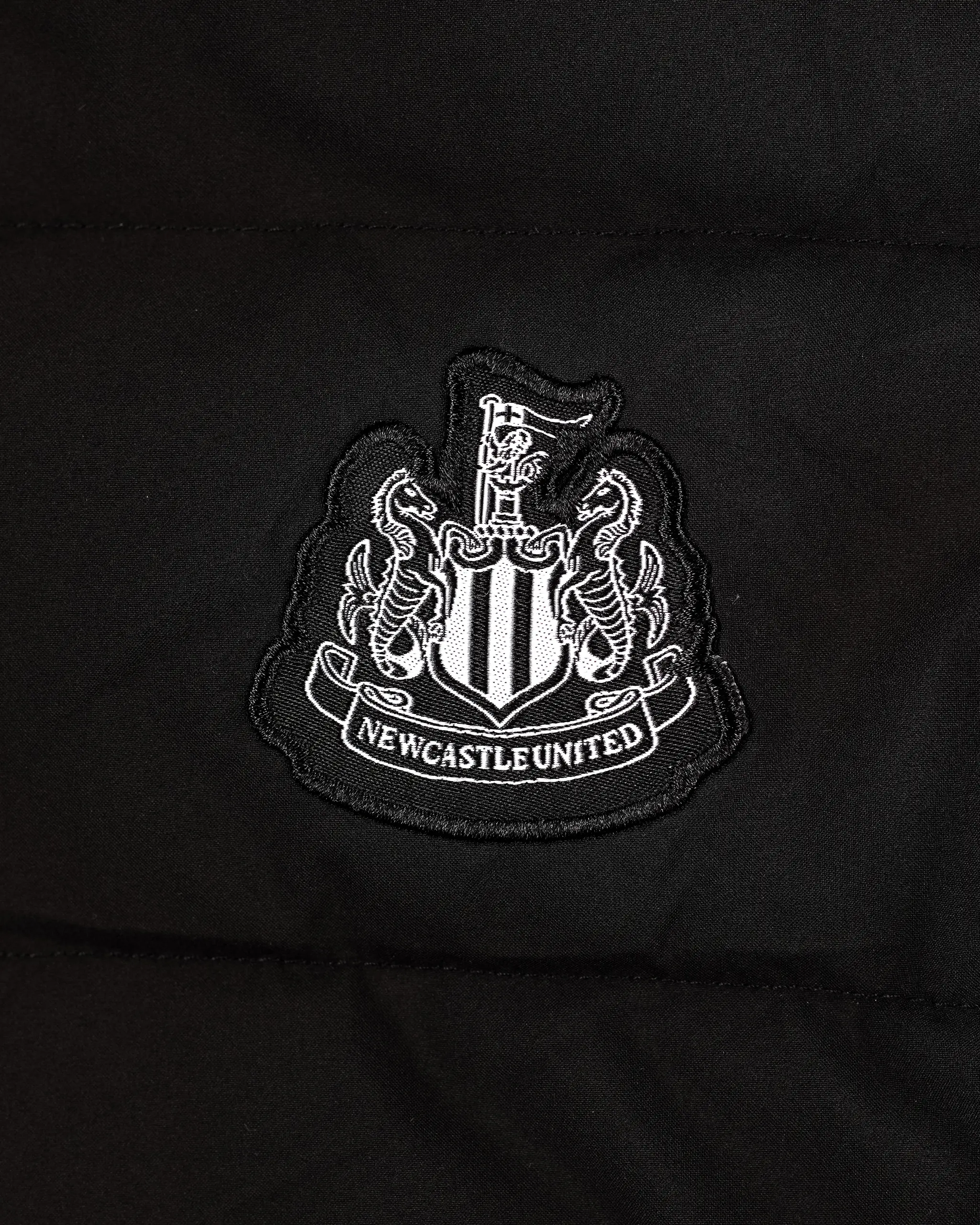 Newcastle United Kids' Black Puffer Jacket - Image 6