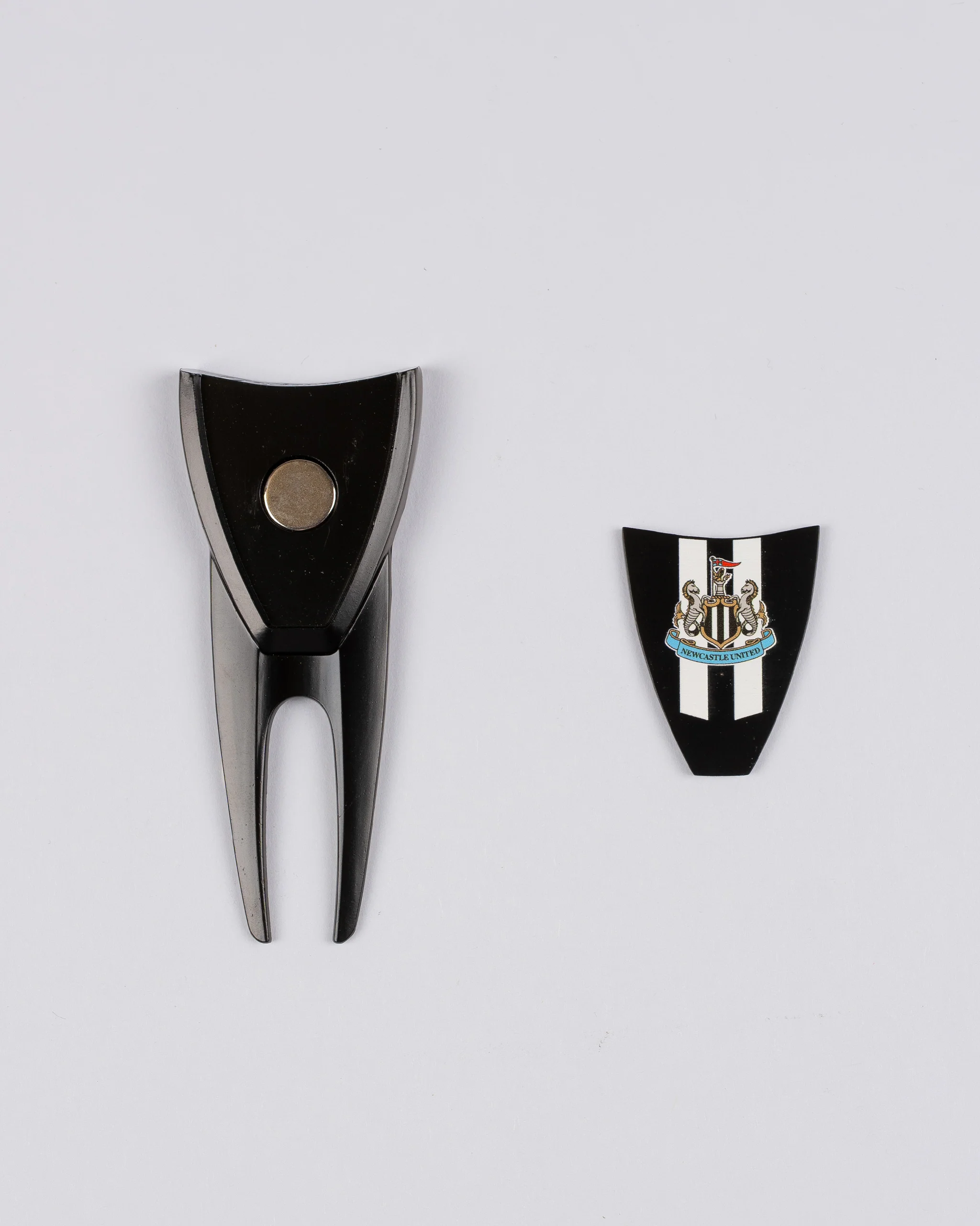Newcastle United TaylorMade Mission Alignment Divot Tool - Image 2