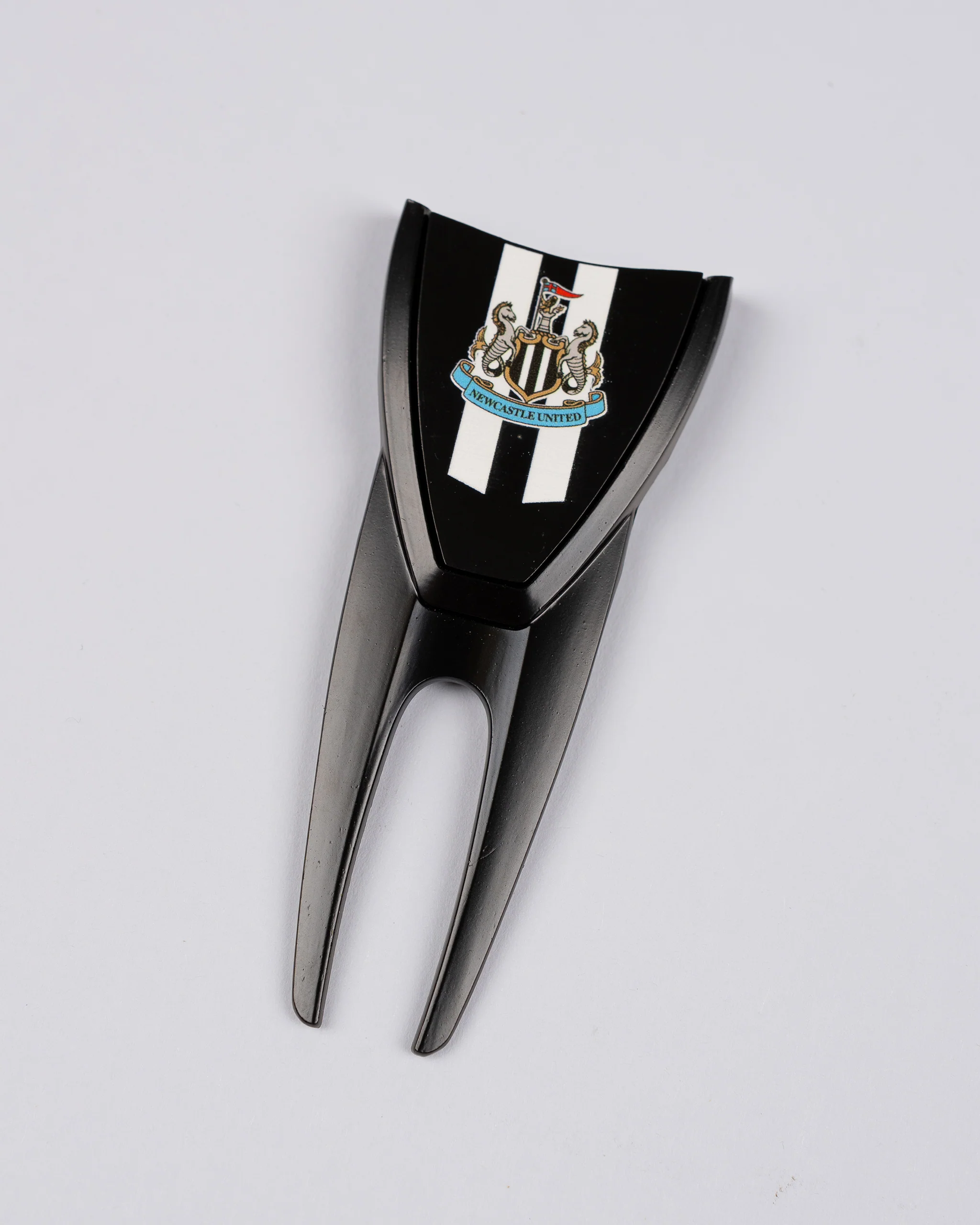 Newcastle United TaylorMade Mission Alignment Divot Tool - Image 4