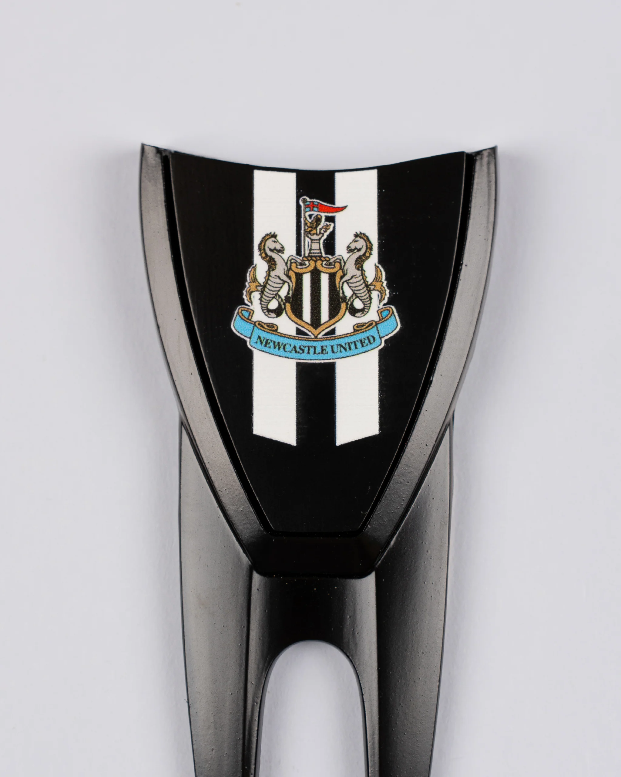 Newcastle United TaylorMade Mission Alignment Divot Tool - Image 5