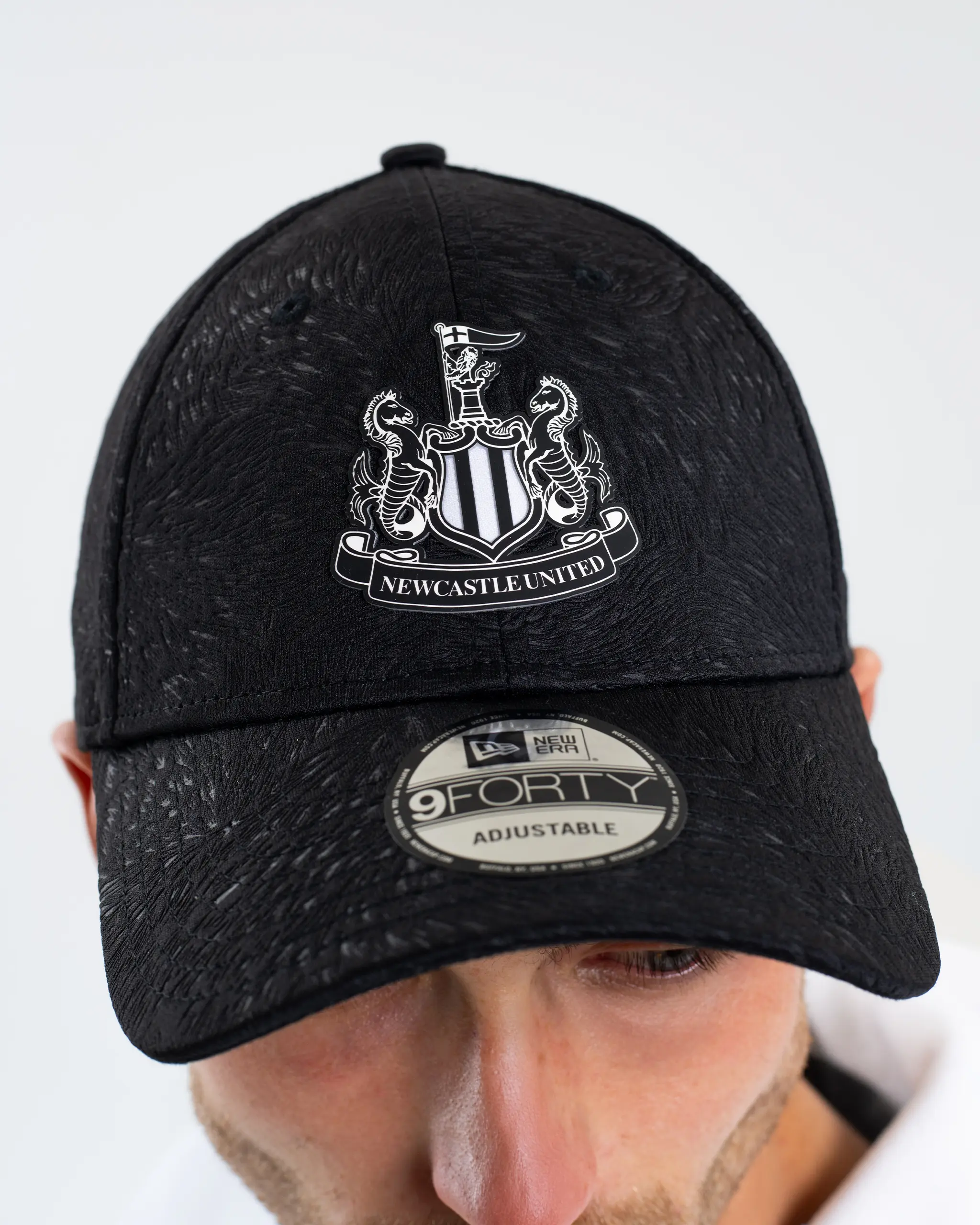 Newcastle United New Era Black Feather 9FORTY Adjustable Cap - Image 2