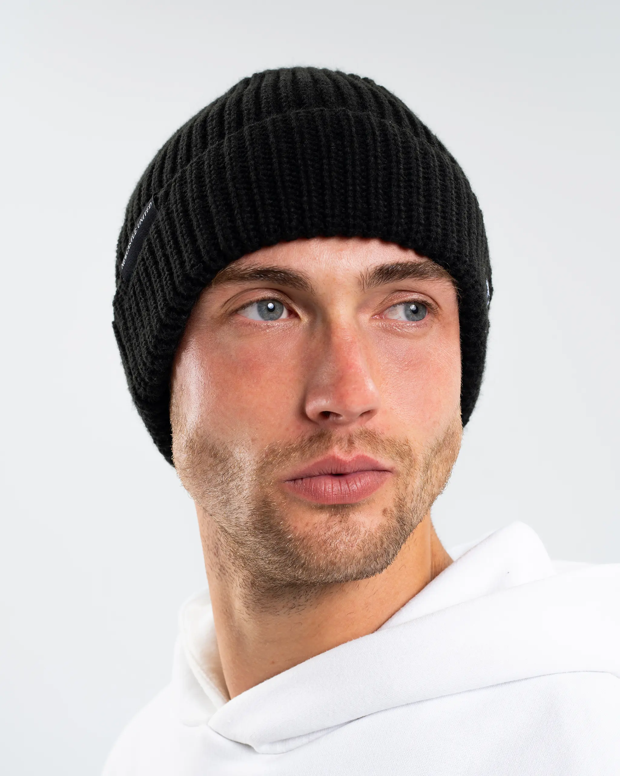 Newcastle United New Era Black Woven Label Beanie - Image 4