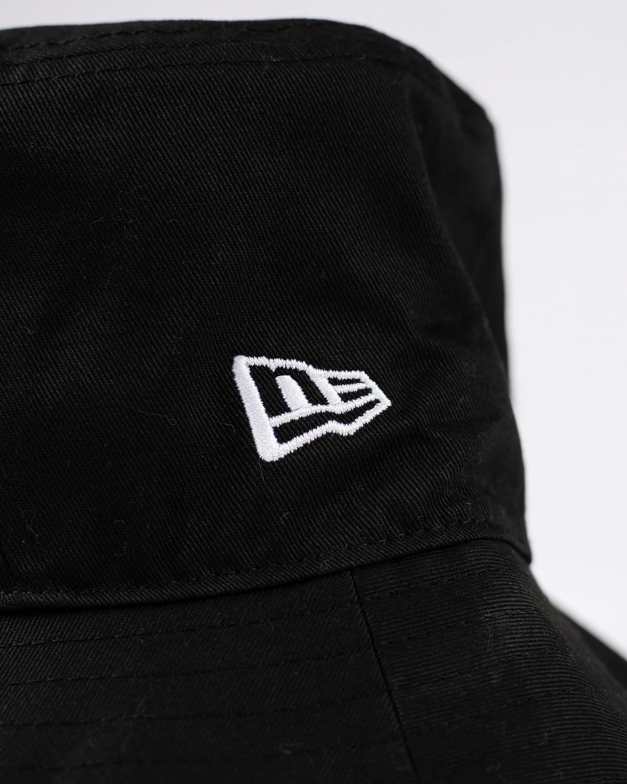 Newcastle United New Era Retro Crest Black Drawstring Bucket Hat - Image 8