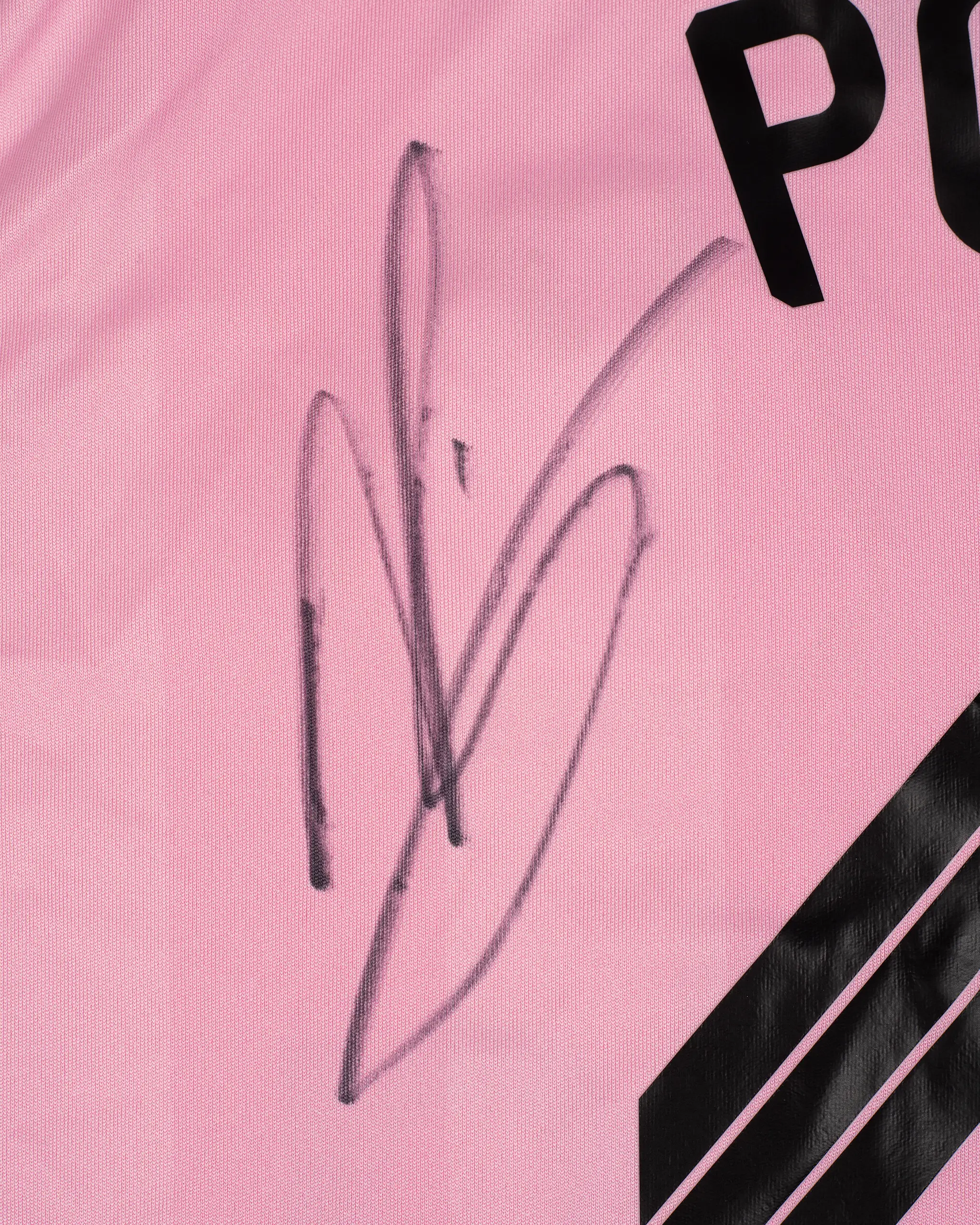 Newcastle United POPE 25/26 Boxed Signed Pink Goalkeeper Shirt - Image 5