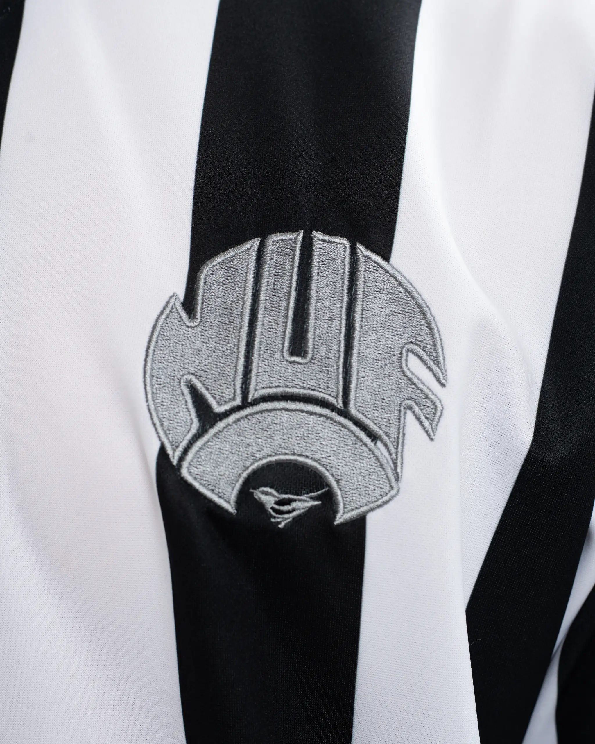 Newcastle United Retro 1984 Home Shirt - Image 4