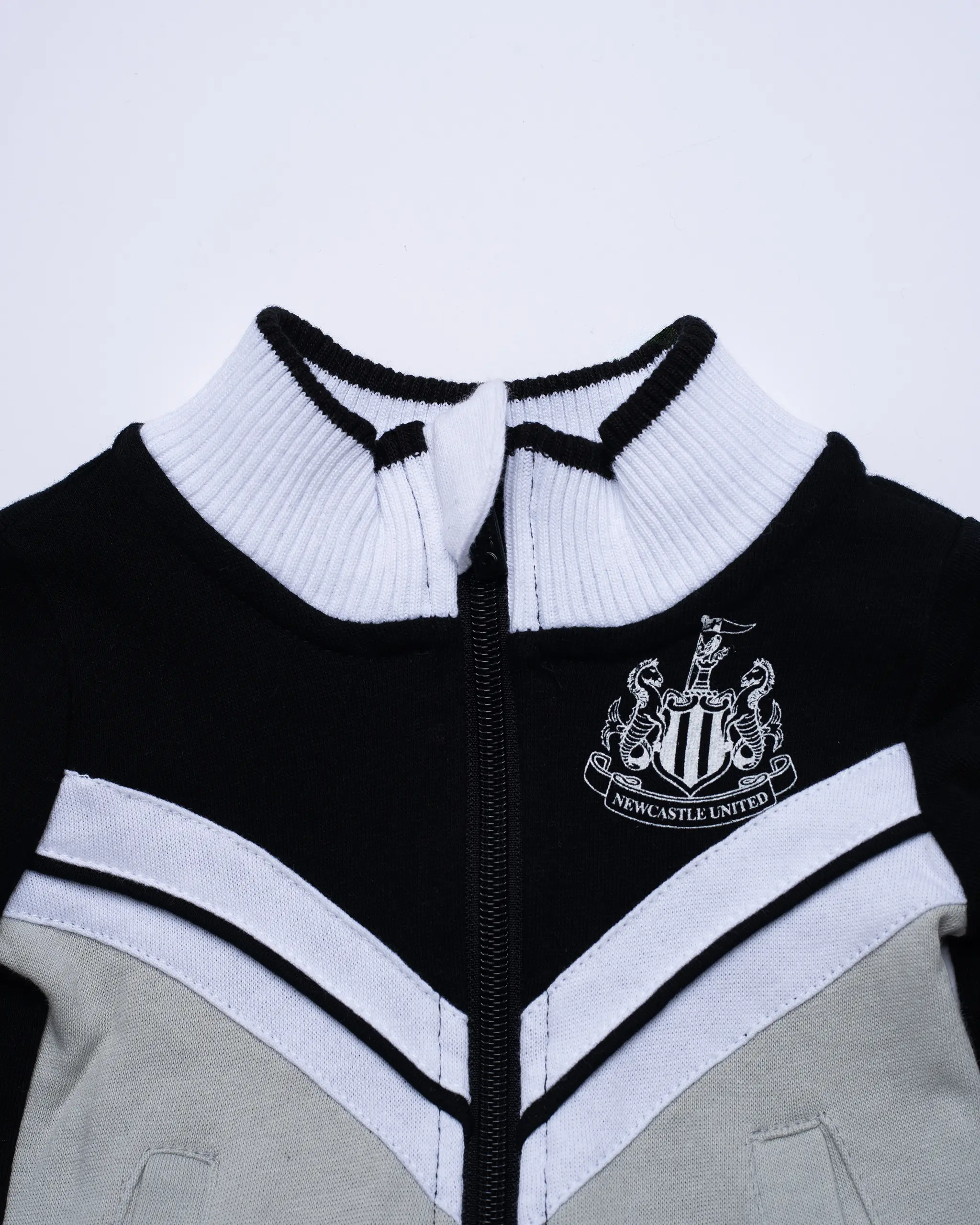 Newcastle United Retro Tracksuit - Image 6