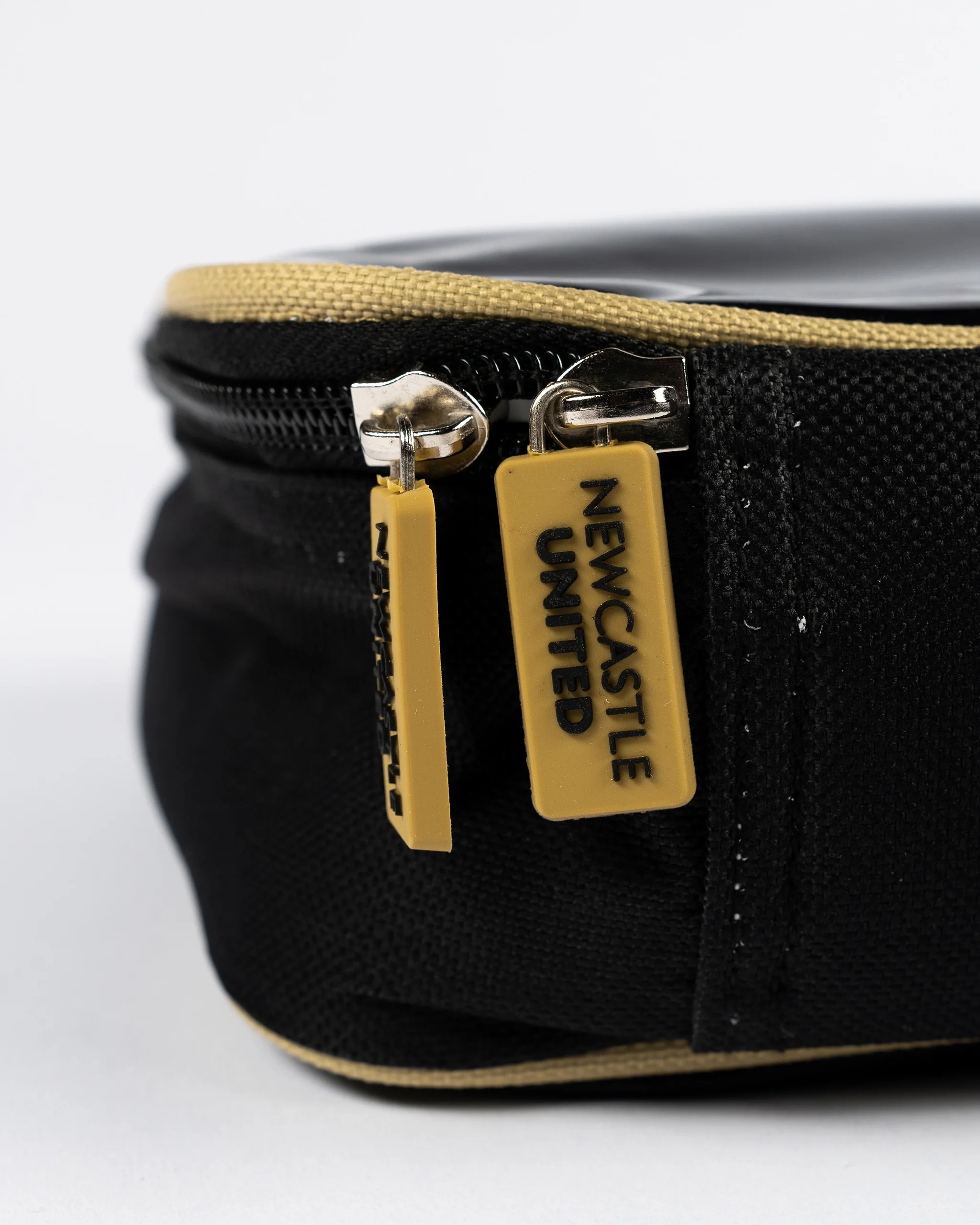 Newcastle United Striped Lunch Bag - Image 3