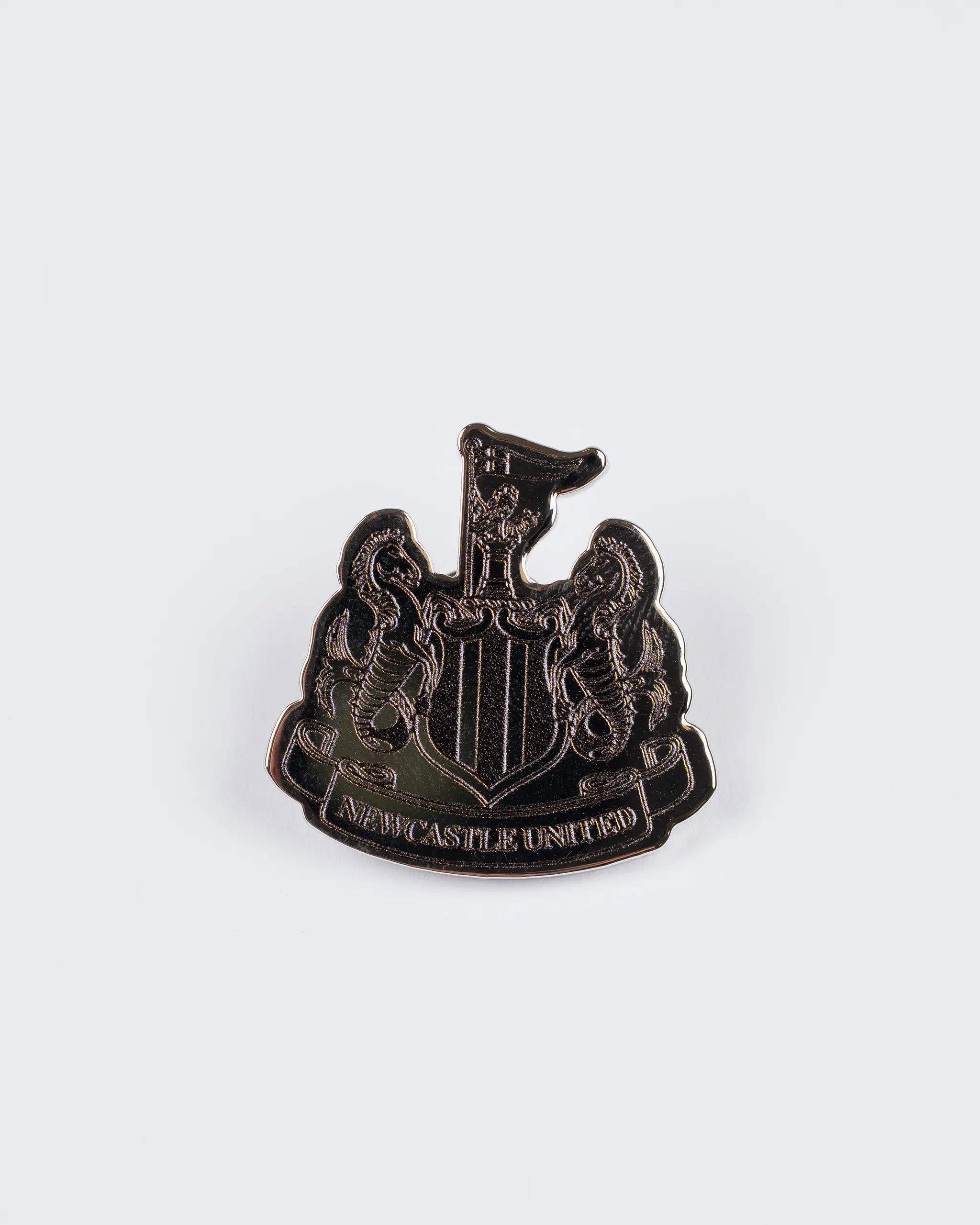 Newcastle United Tonal Keyring and Badge Set - Image 3