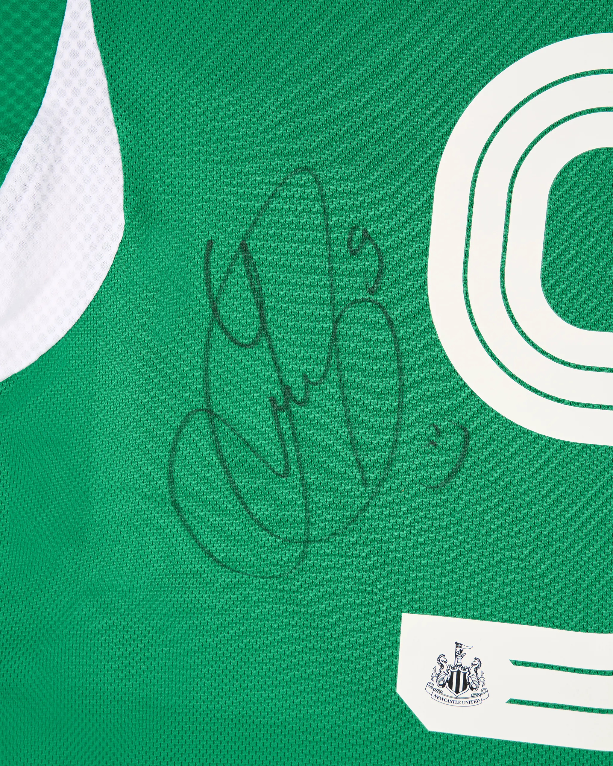 Newcastle United WISSA 25/26 Boxed Signed Away Shirt - Image 4