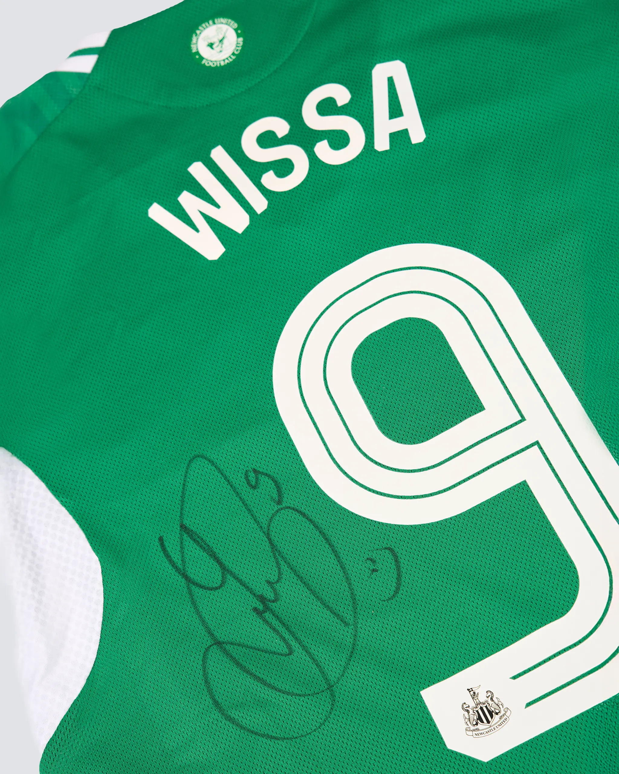 Newcastle United WISSA 25/26 Boxed Signed Away Shirt - Image 5