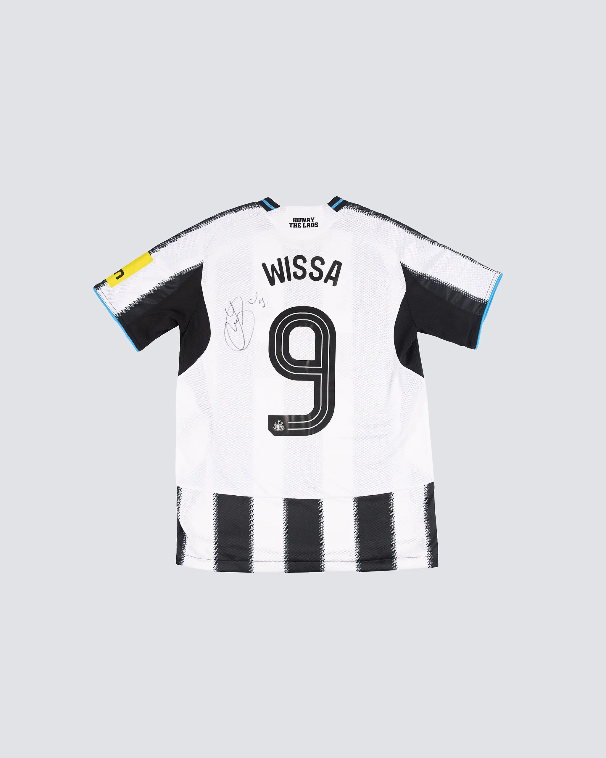 Newcastle United WISSA 25/26 Boxed Signed Home Shirt - Image 2