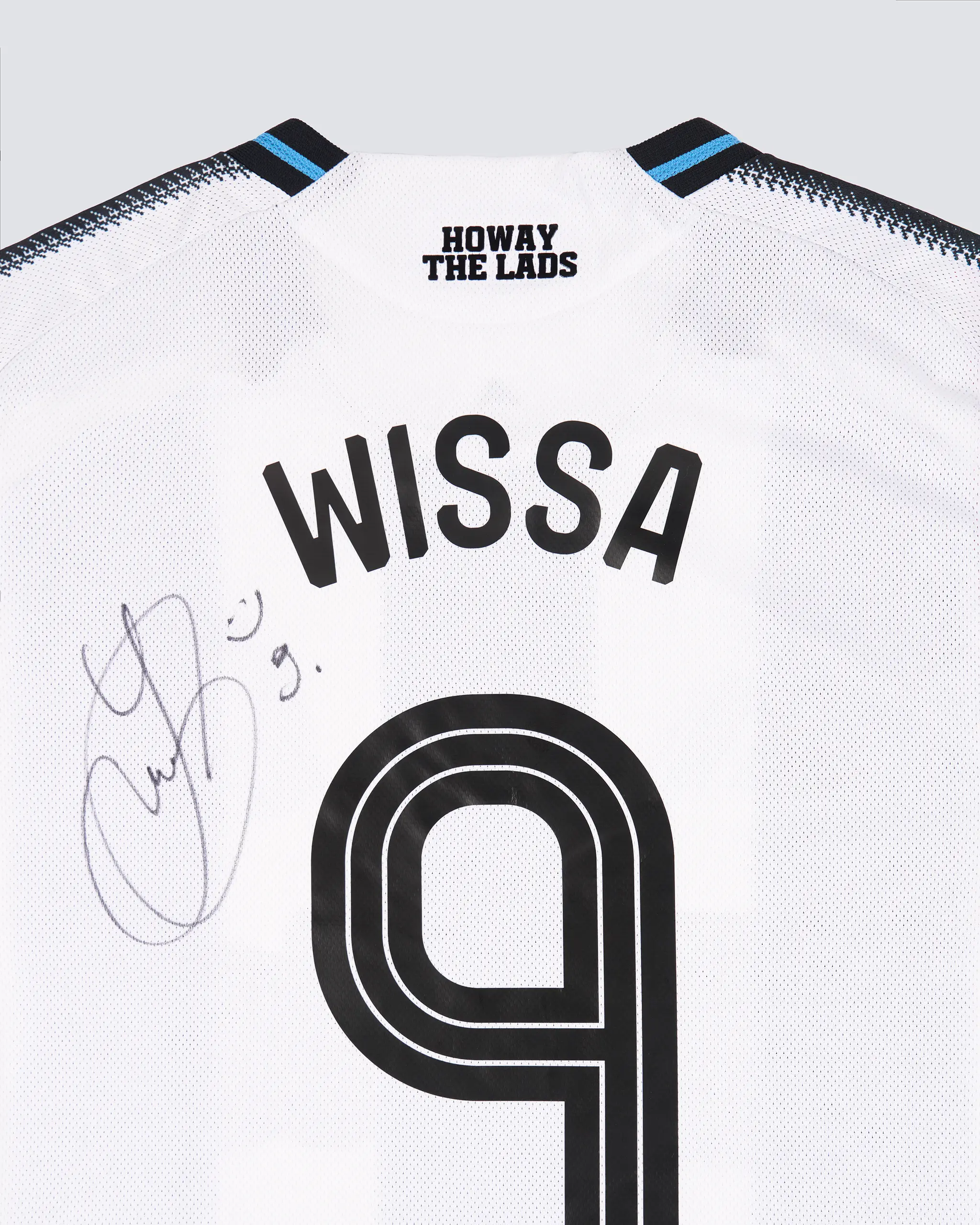 Newcastle United WISSA 25/26 Boxed Signed Home Shirt - Image 5