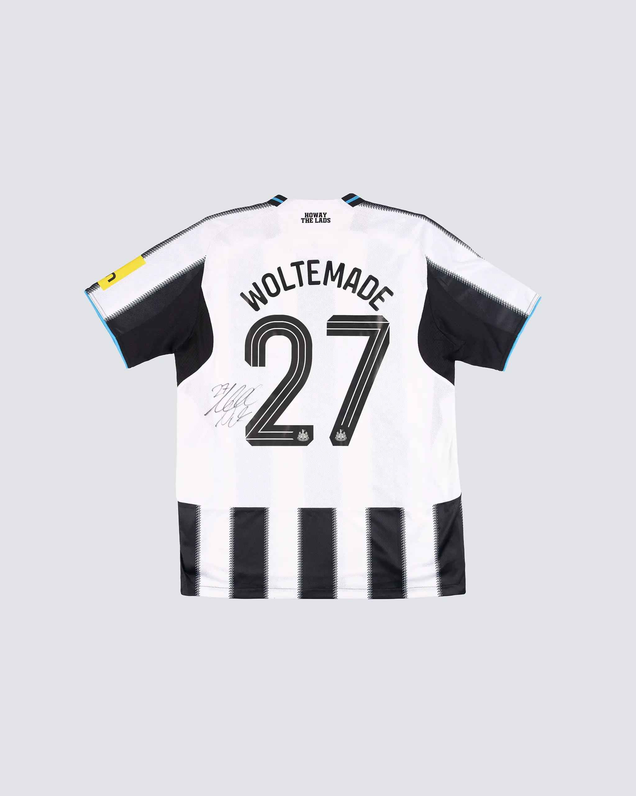 Newcastle United WOLTEMADE 25/26 Boxed Signed Home Shirt - Image 2